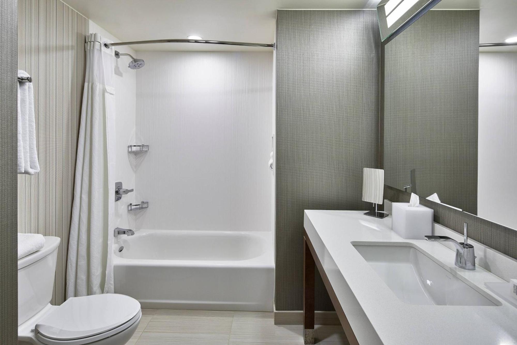 Courtyard By Marriott Albany Airport Hotel Exterior photo